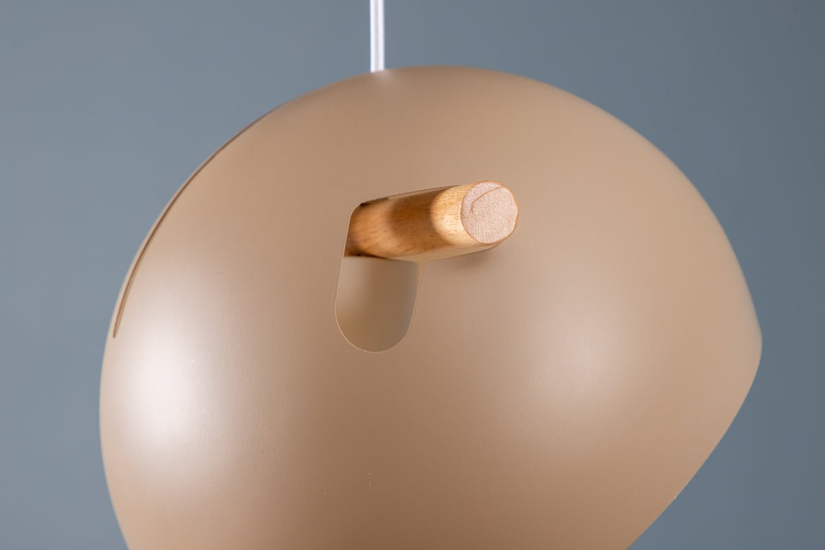 Pendelleuchte „Serengeti" – Warmer Beigeton mit Walnuss-Details