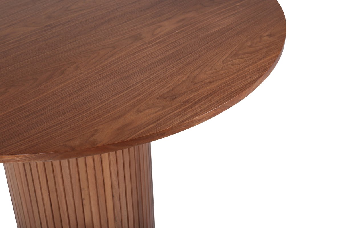 Esstisch Nuvani - mit robusten Gestell im gerippten Design