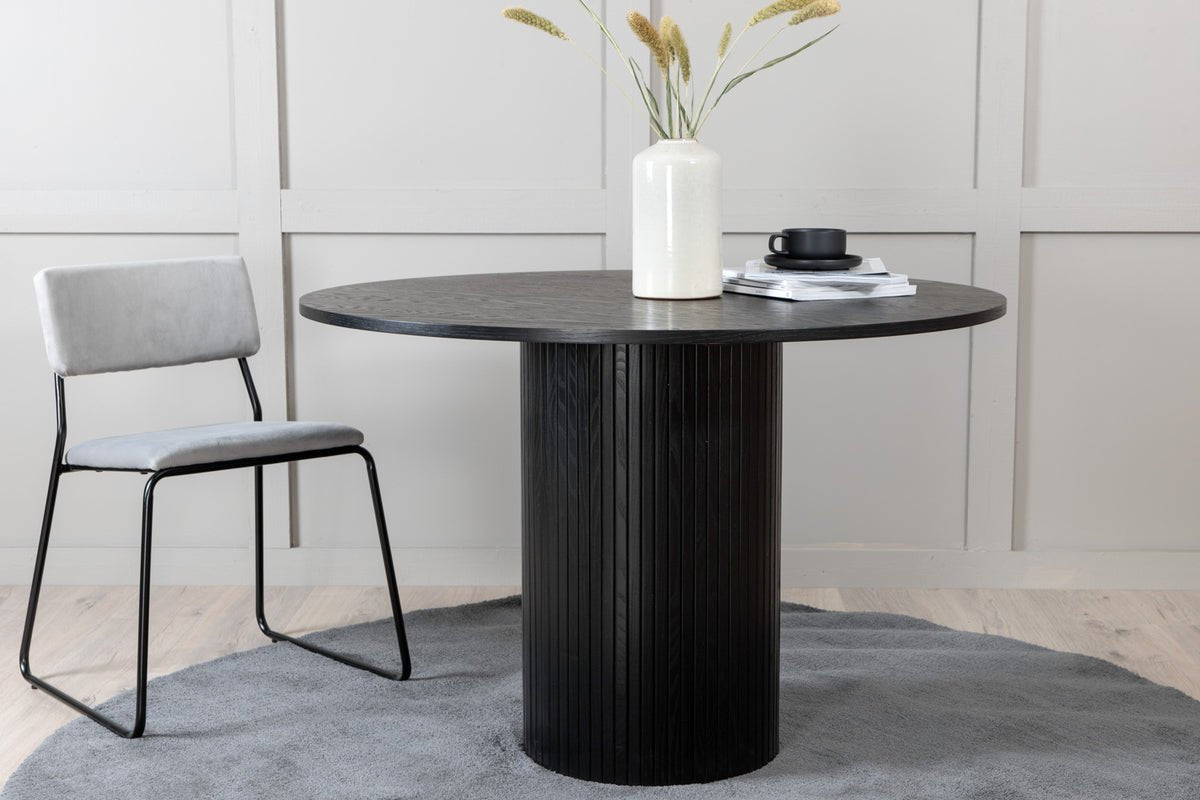 Esstisch Nuvani - mit robusten Gestell im gerippten Design