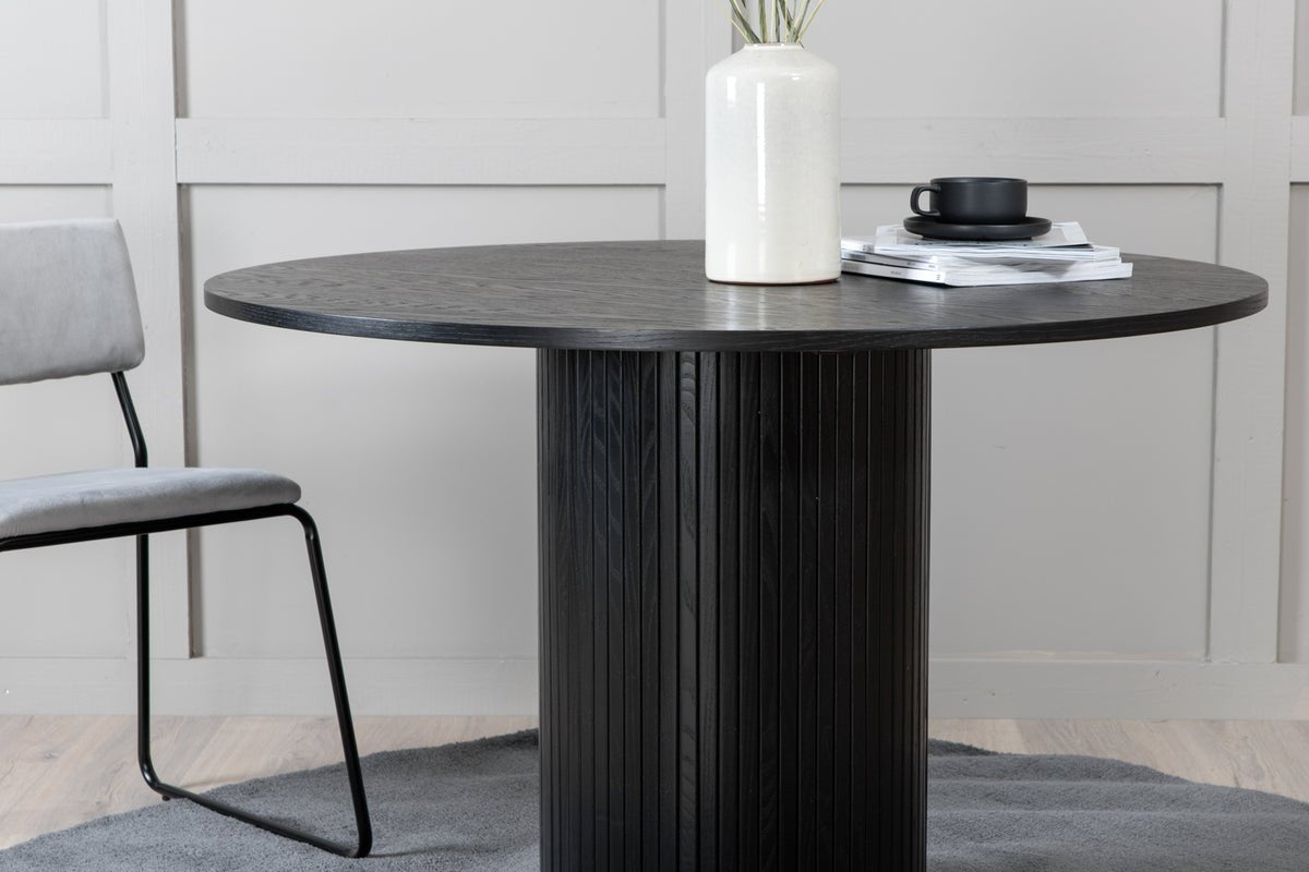 Esstisch Nuvani - mit robusten Gestell im gerippten Design
