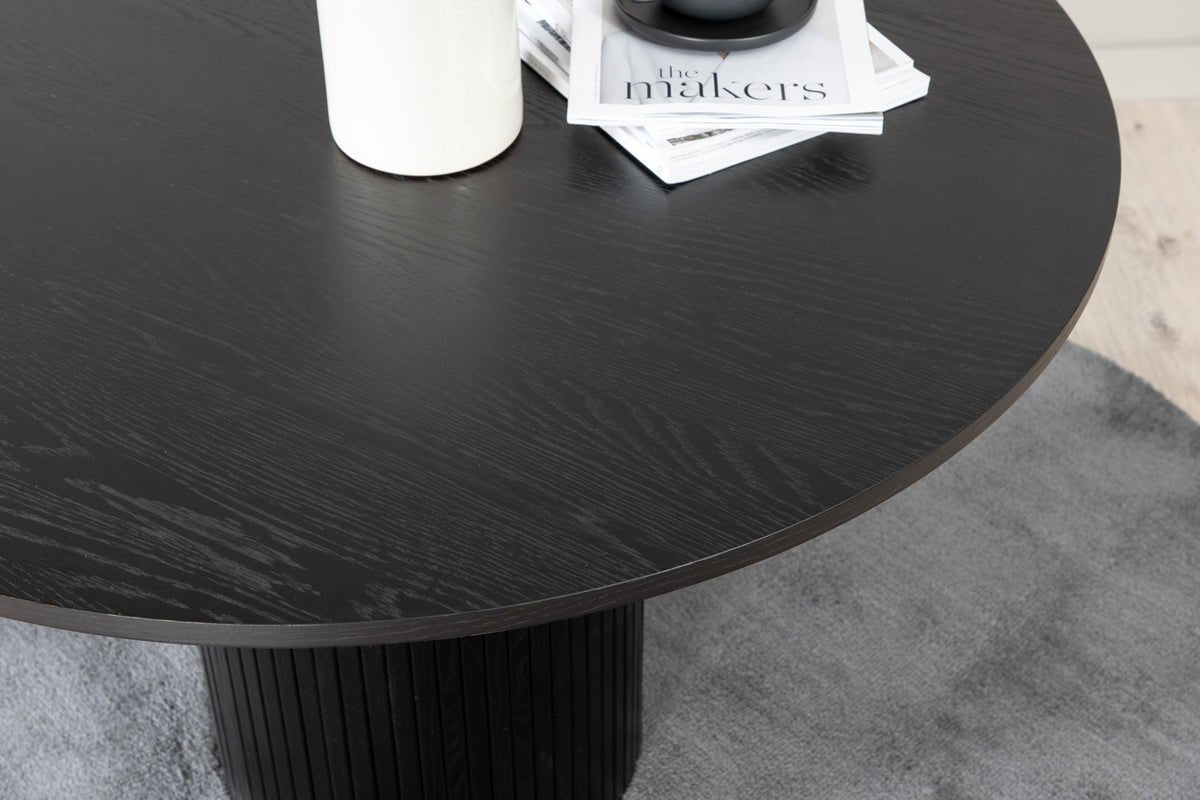 Esstisch Nuvani - mit robusten Gestell im gerippten Design