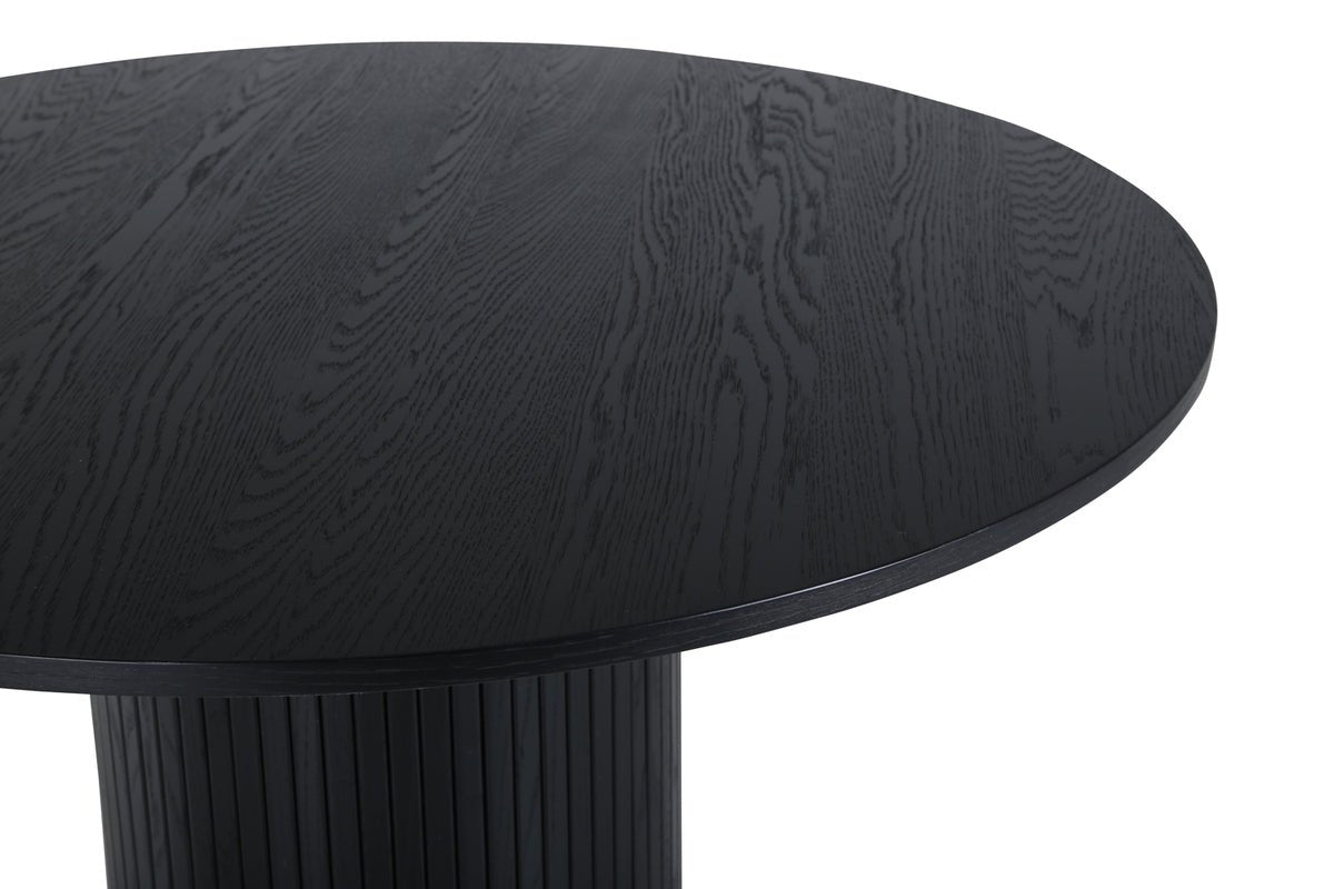 Esstisch Nuvani - mit robusten Gestell im gerippten Design