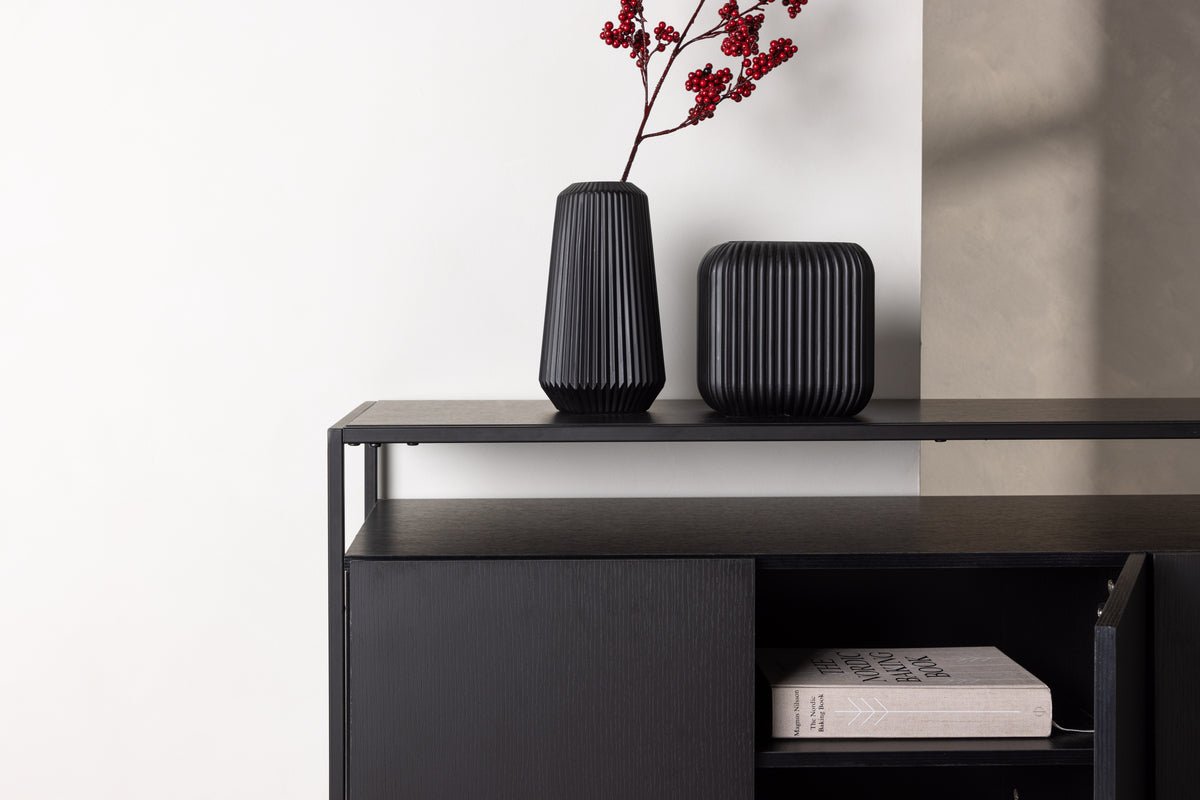 Kommode Merivo – Schwarz, Industrial Chic mit offenem Rahmen