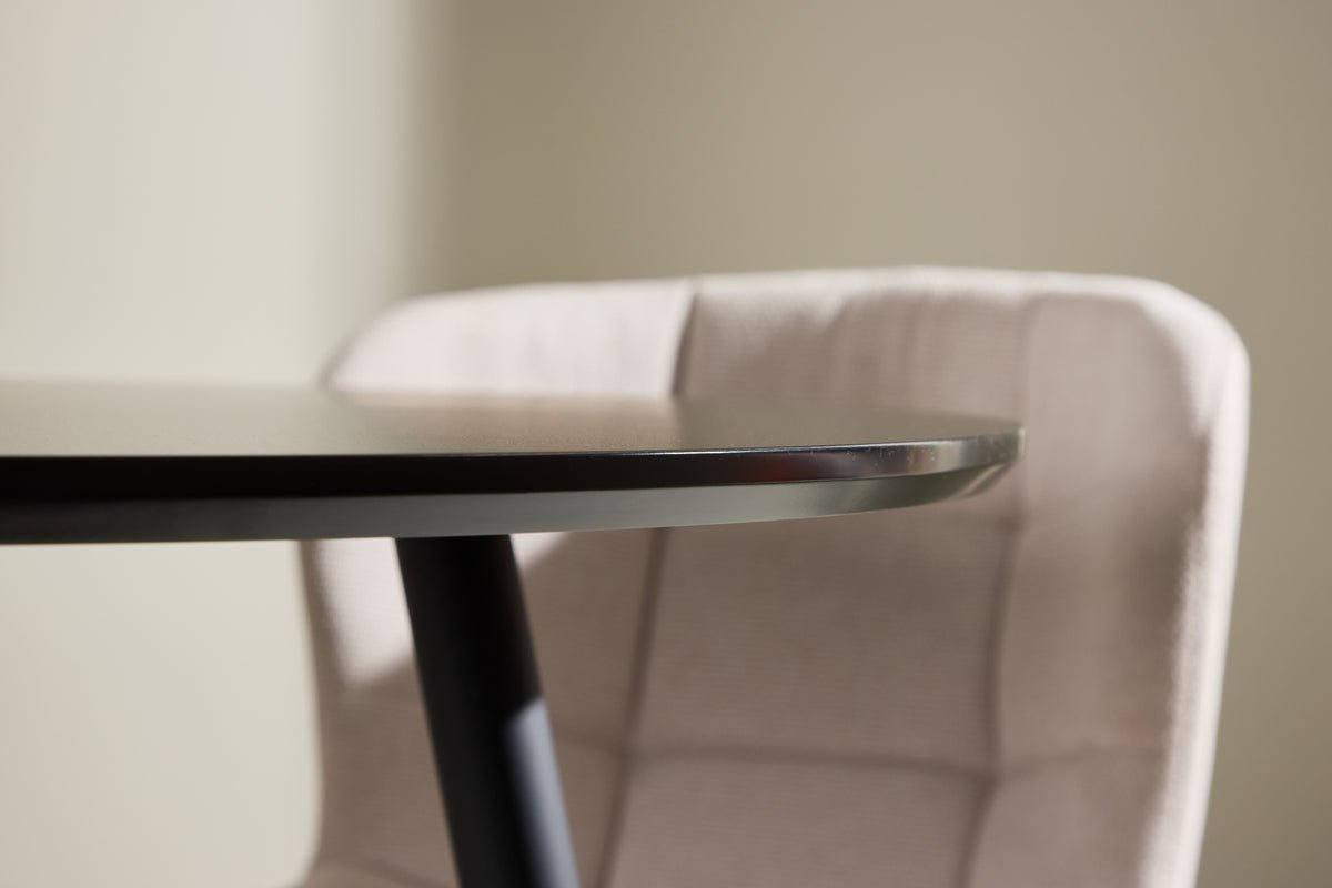 Esstisch Murry - fügt sich harmonisch in verschiedene Einrichtungsstile ein