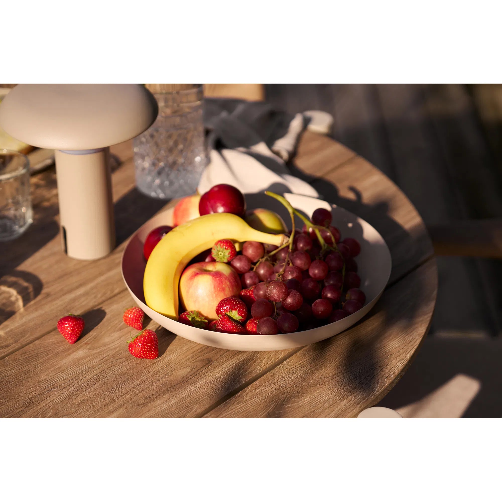 Servierplatte Eirvella – aus Metall in beige