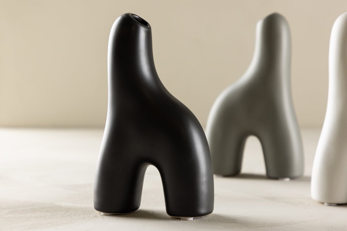 Vase Noara 16 cm – Skulpturales Designobjekt aus Steingut