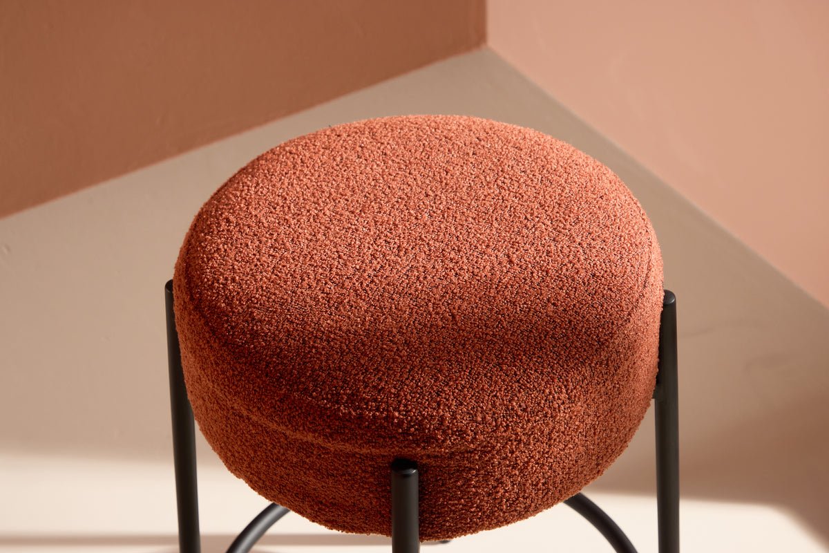Barhocker Fire - Mit rostfarbenem oder weißem Sitz aus Bouclé