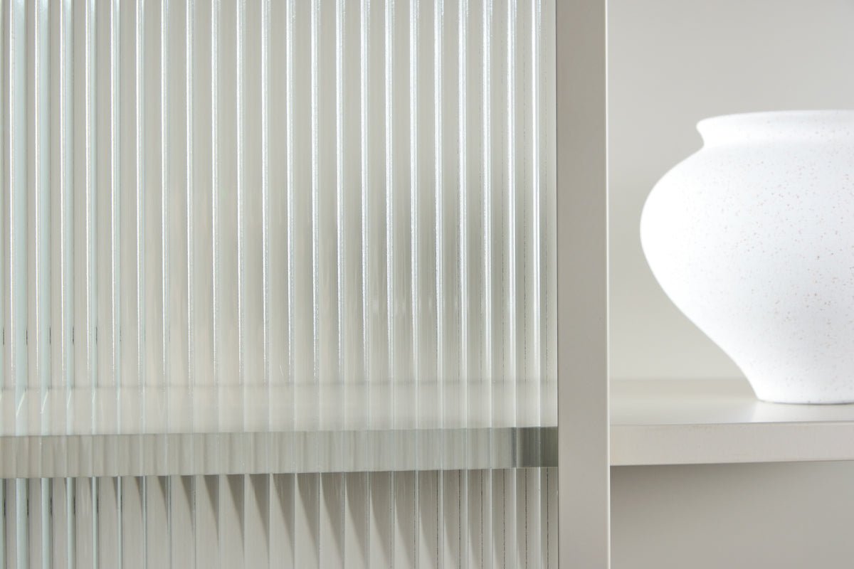 Kommode/Vitrine Lenora – Beige, Modern-Classy mit Retro-Akzent