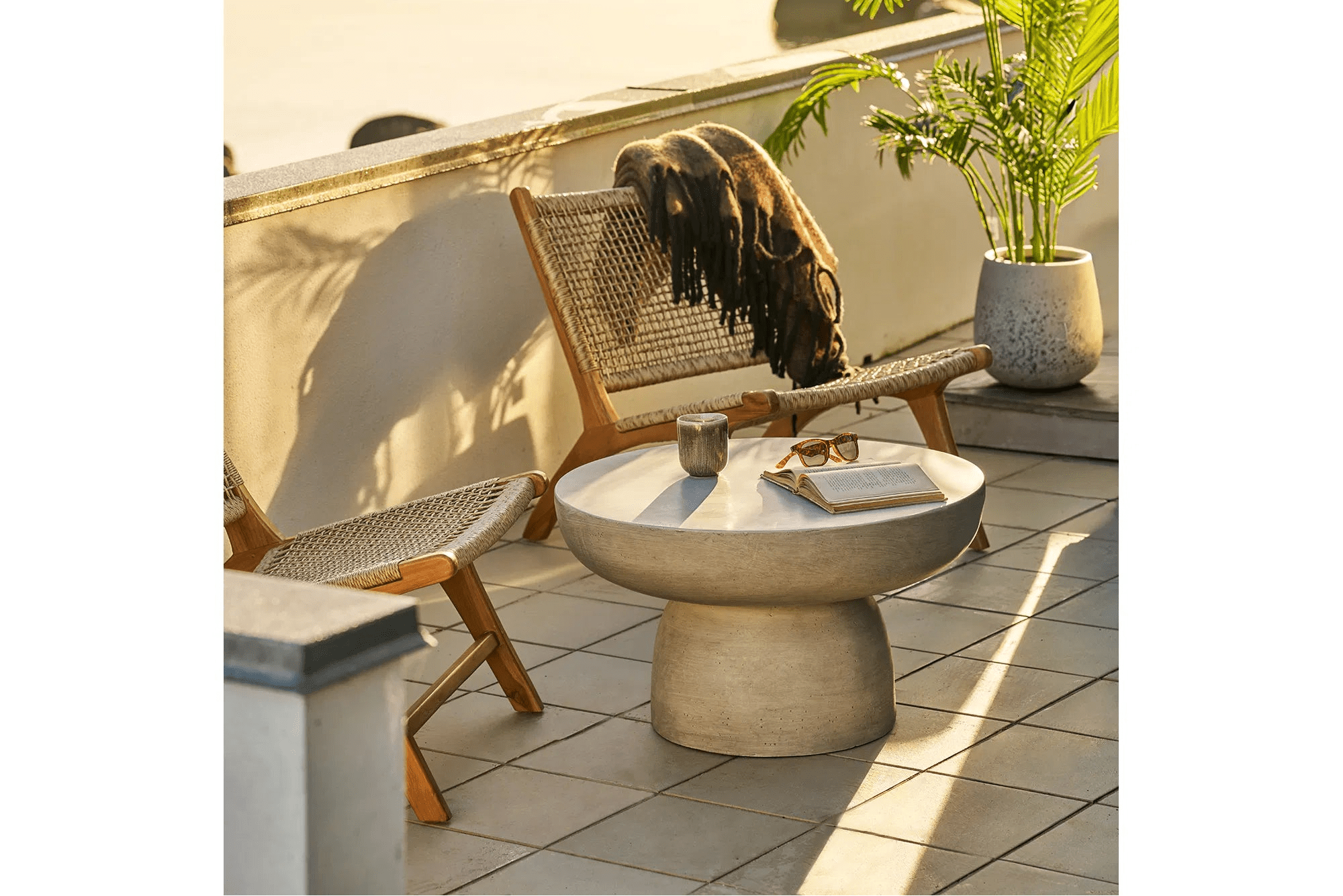 Garten Beistelltisch Fjandria - echter Blickfang in Grau
