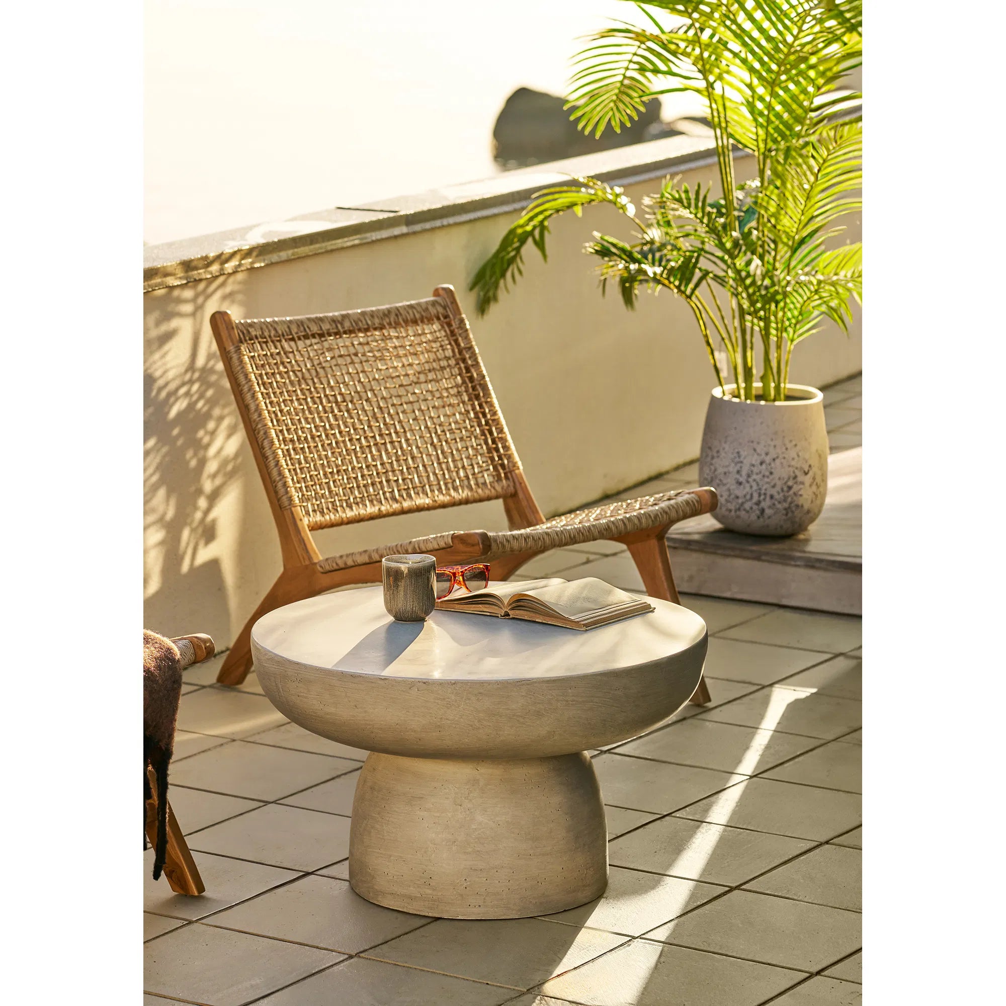 Garten Beistelltisch Fjandria - echter Blickfang in Grau