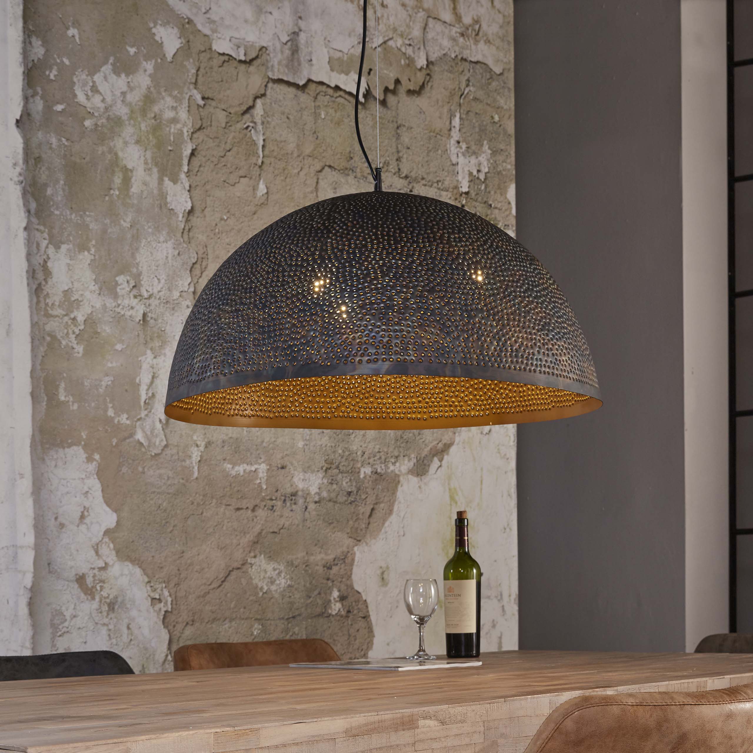 Pendelleuchte "Astryn“ – Großer, perforierter Lampenschirm aus Metall in Schwarz-Bronze
