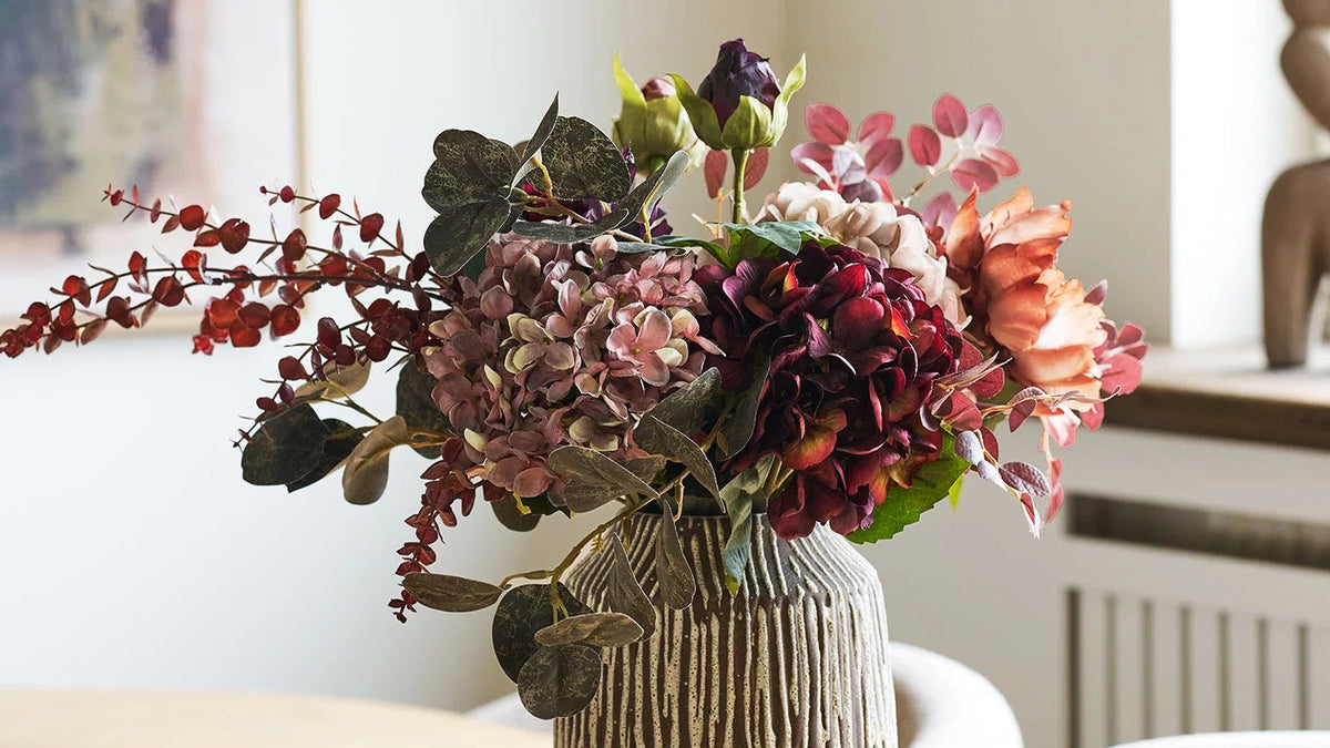 Kunstblumenstrauß Christi - mit lebendigen, dekorativen Akzent