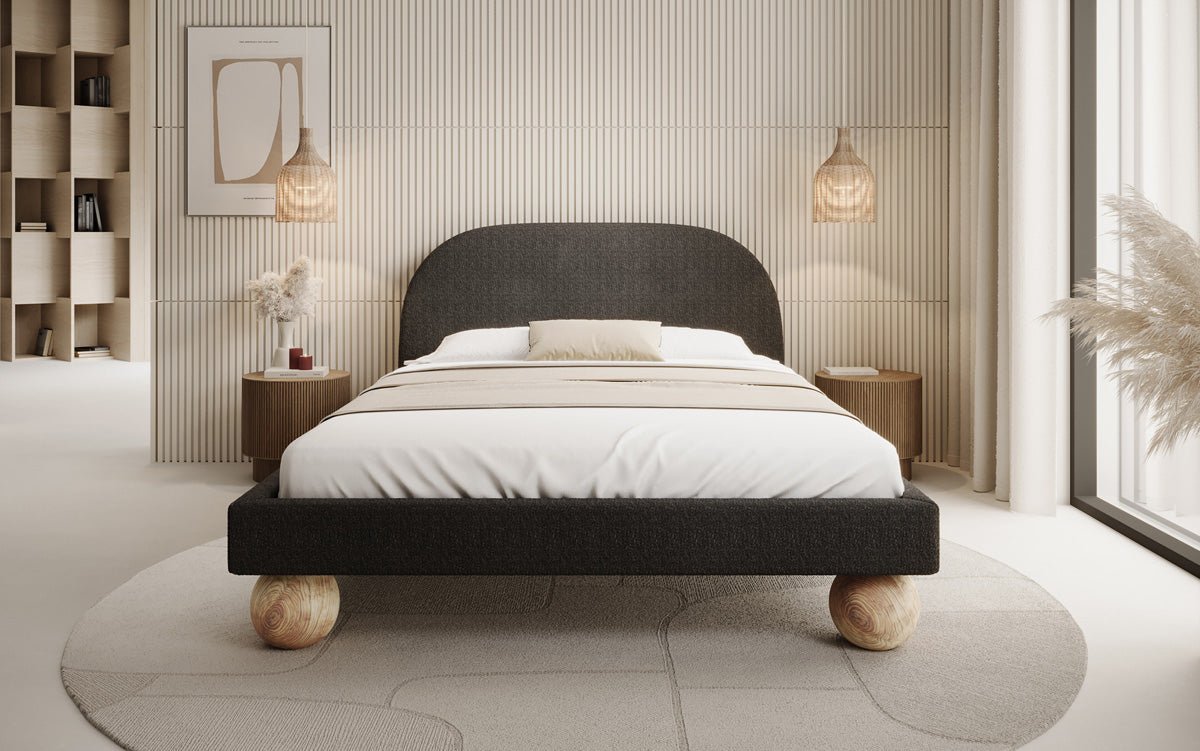 Designer Polsterbett Milo in Bouclé mit runden Holzfüßen