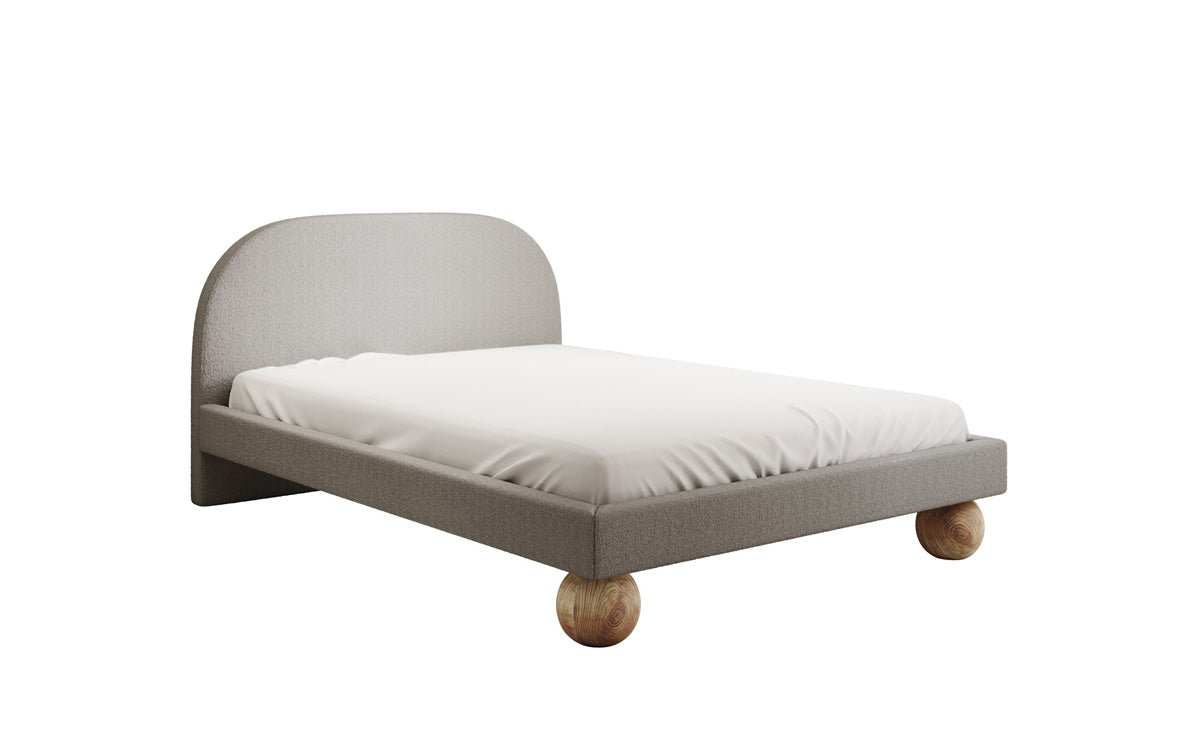 Designer Polsterbett Milo in Bouclé mit runden Holzfüßen