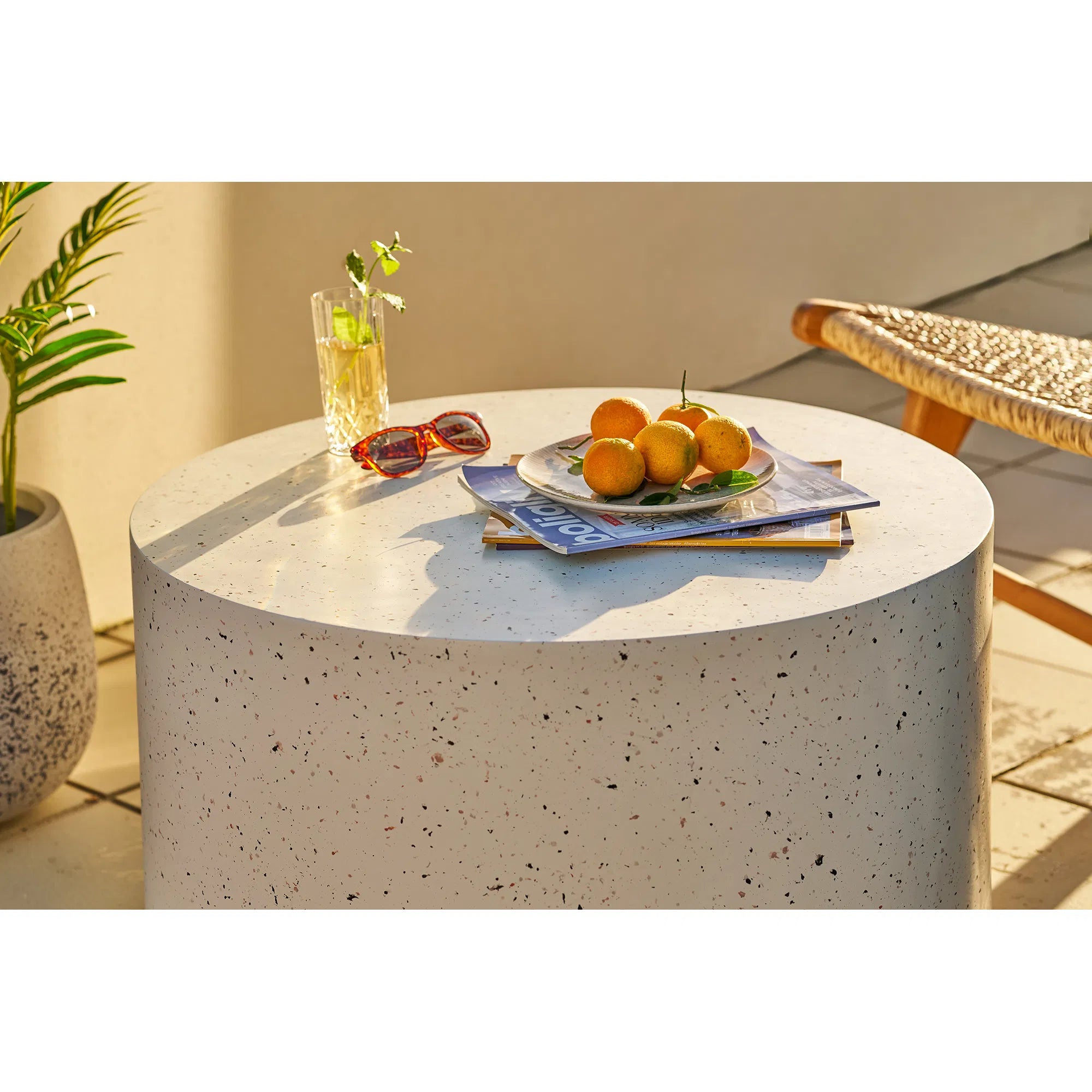Garten Couchtisch Terava – in Terrazzo-Optik aus Faserlehm in Off-White