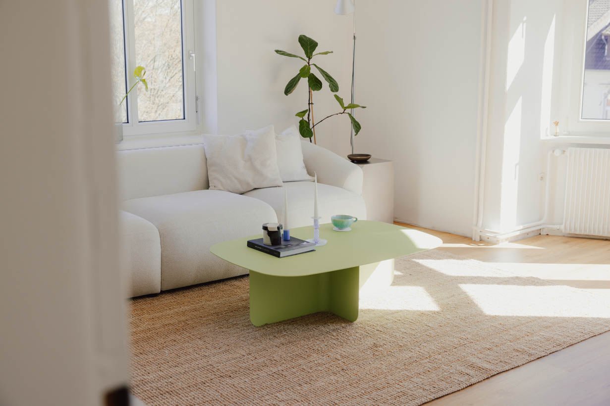 Couchtisch Livia – Japandi Design aus pulverbeschichtetem Blech