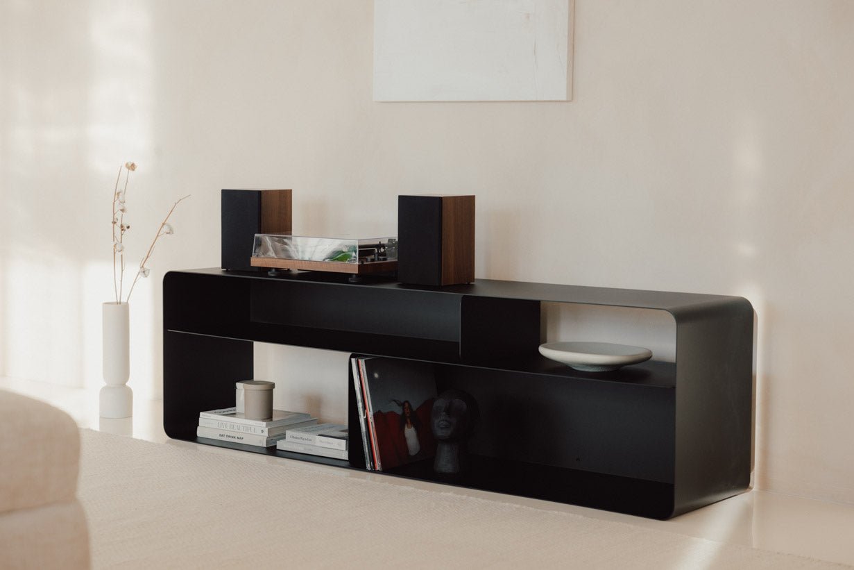 Lowboard Tavir – Pulverbeschichteter Stahl in Retro-Optik