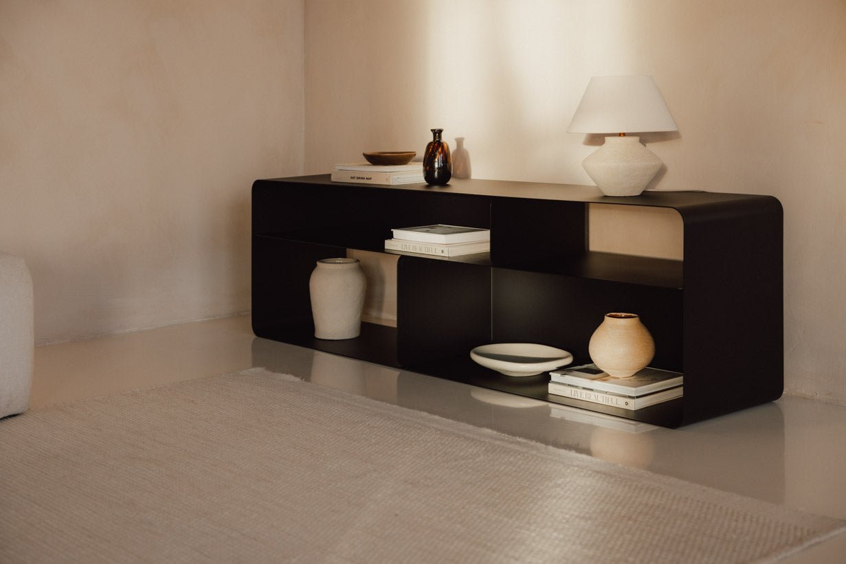 Lowboard Tavir – Pulverbeschichteter Stahl in Retro-Optik