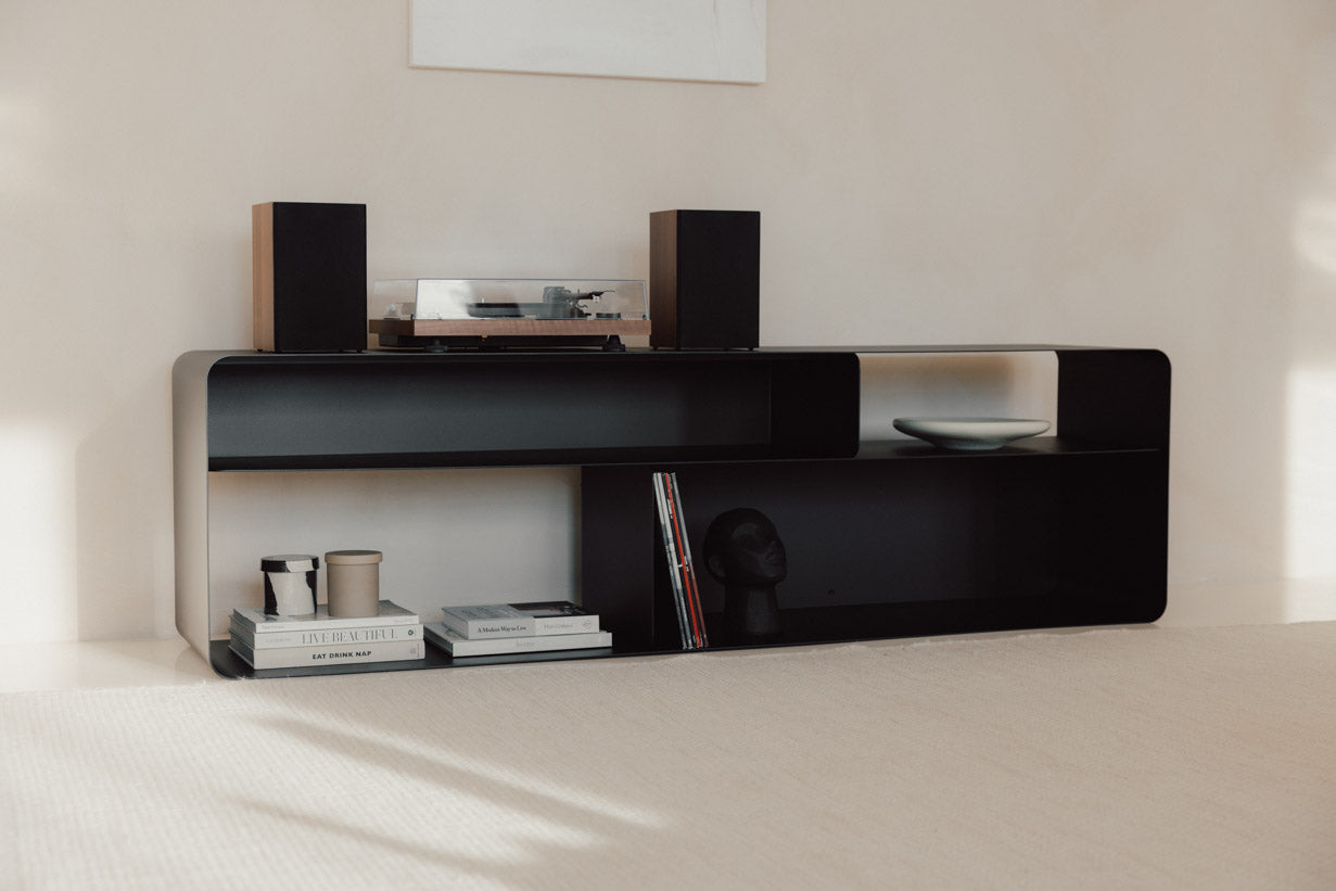 Lowboard Tavir – Pulverbeschichteter Stahl in Retro-Optik