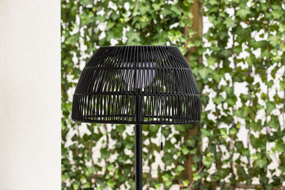 Outdoor-Stehlampe „Elan“ – wetterfeste Stehleuchte aus Bambus & Metall