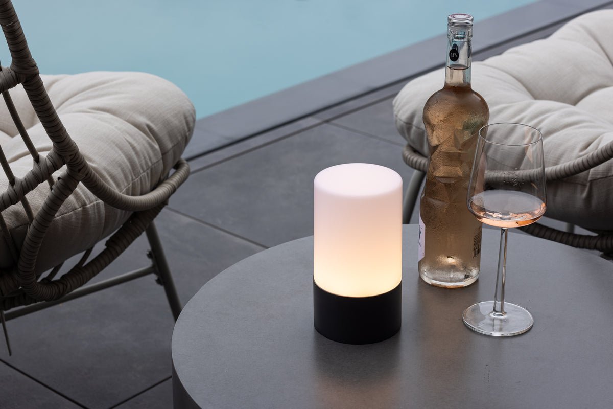 Outdoor-Tischlampe „Arilo“ – wetterfest aus Kunststoff & Stahl für Outdoor
