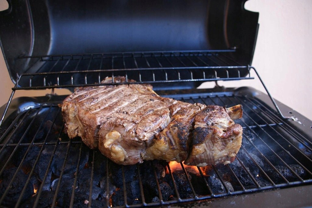 Holzkohlegrill BarrelPro – Grillwagen mit Deckel, Thermometer & Ablagen