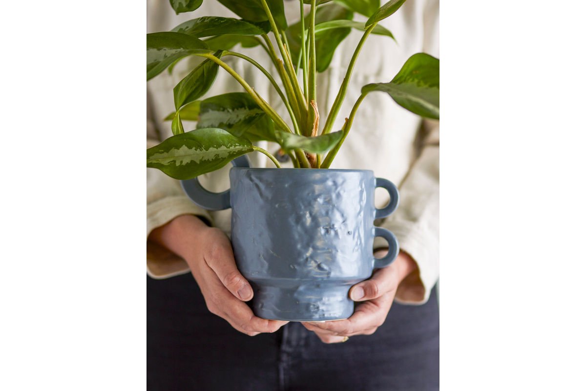 Blumentopf Svala – Steingut in Blau