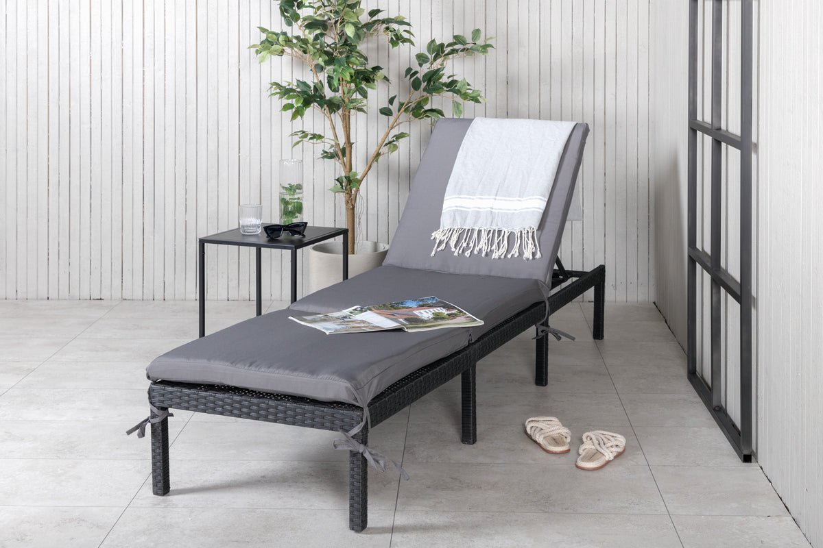 Chaise longue de jardin Balboa - rotin synthétique noir avec dossier réglable