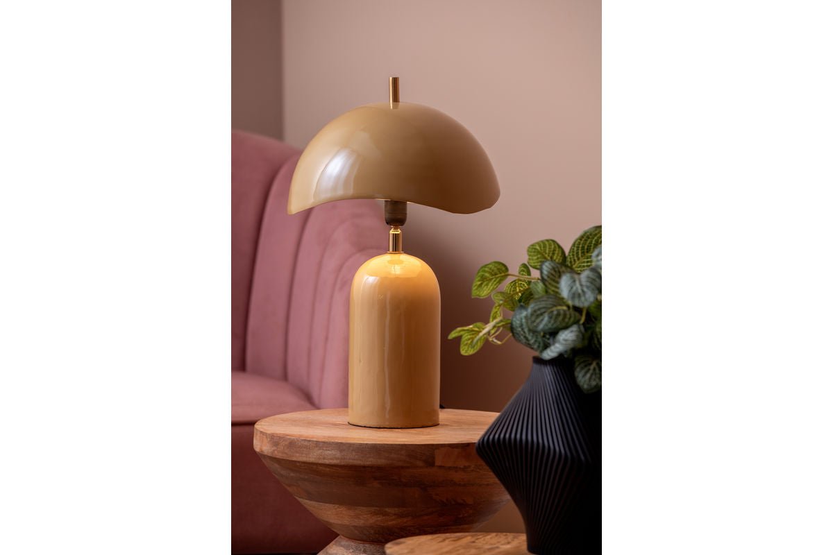 Lampe de table Madeira - Luminaire design en fer avec abat-jour ondulé