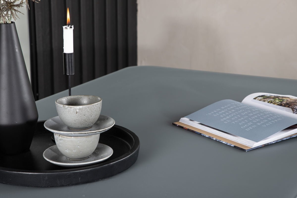 Table de jardin Amaré - une combinaison de plateau en verre mat et de structure en aluminium