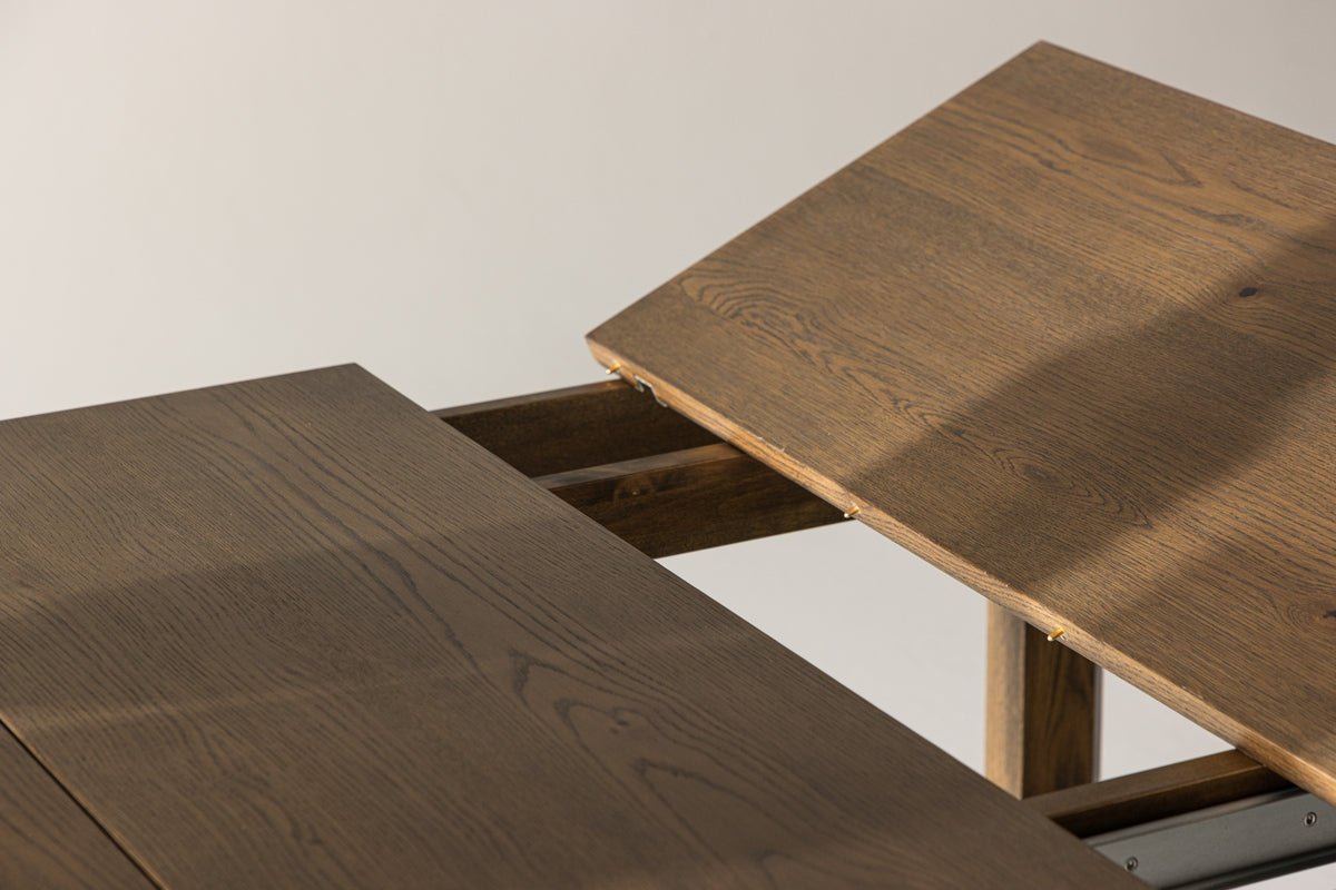 Table à manger Wainui - fabriquée en bois de chêne robuste