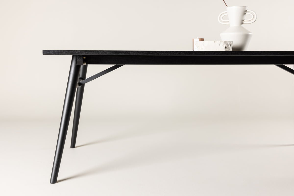 Table à manger Maleko – une table à manger avec du caractère et une élégance moderne