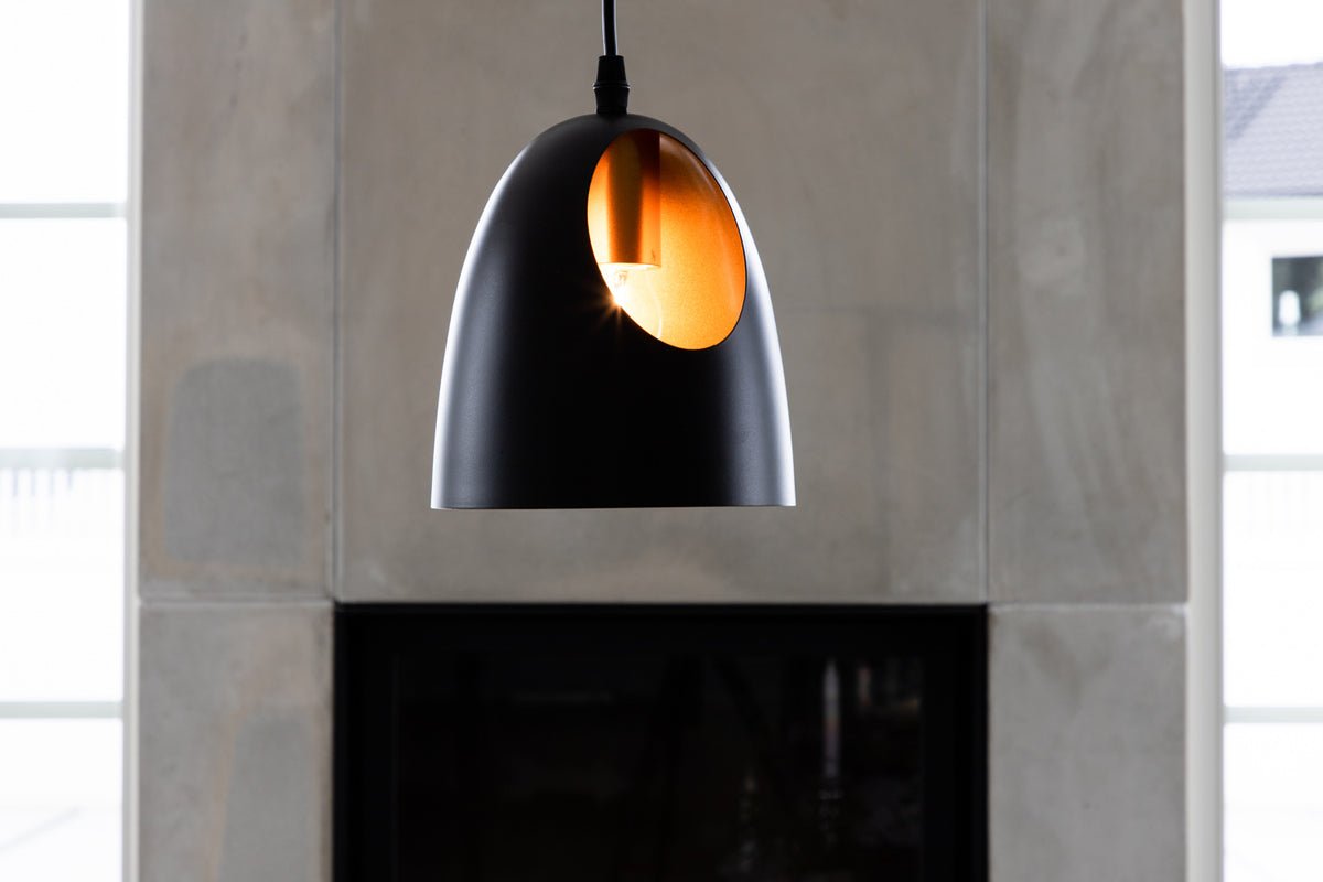 Suspension « Black Beauty » – Avec un design intérieur élégant couleur cuivre