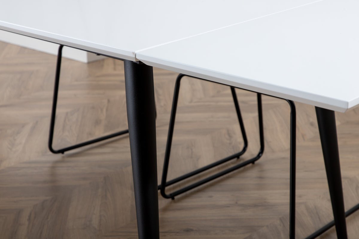 Esstisch Nepal - rechteckiger Esstisch mit Stahlbeinen und weißer Tischplatte