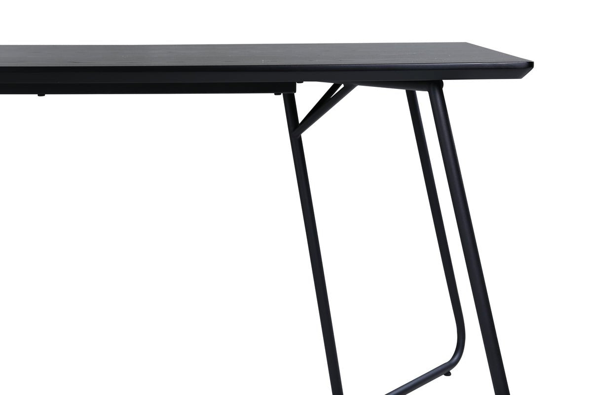 Table à manger Tanoa - un design inspiré scandinave avec des pieds légèrement évasés