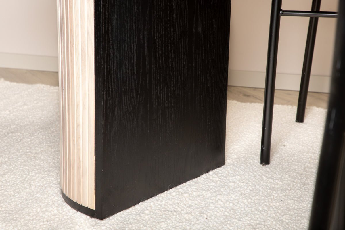 Table à manger Moani - avec cadre robuste au design nervuré