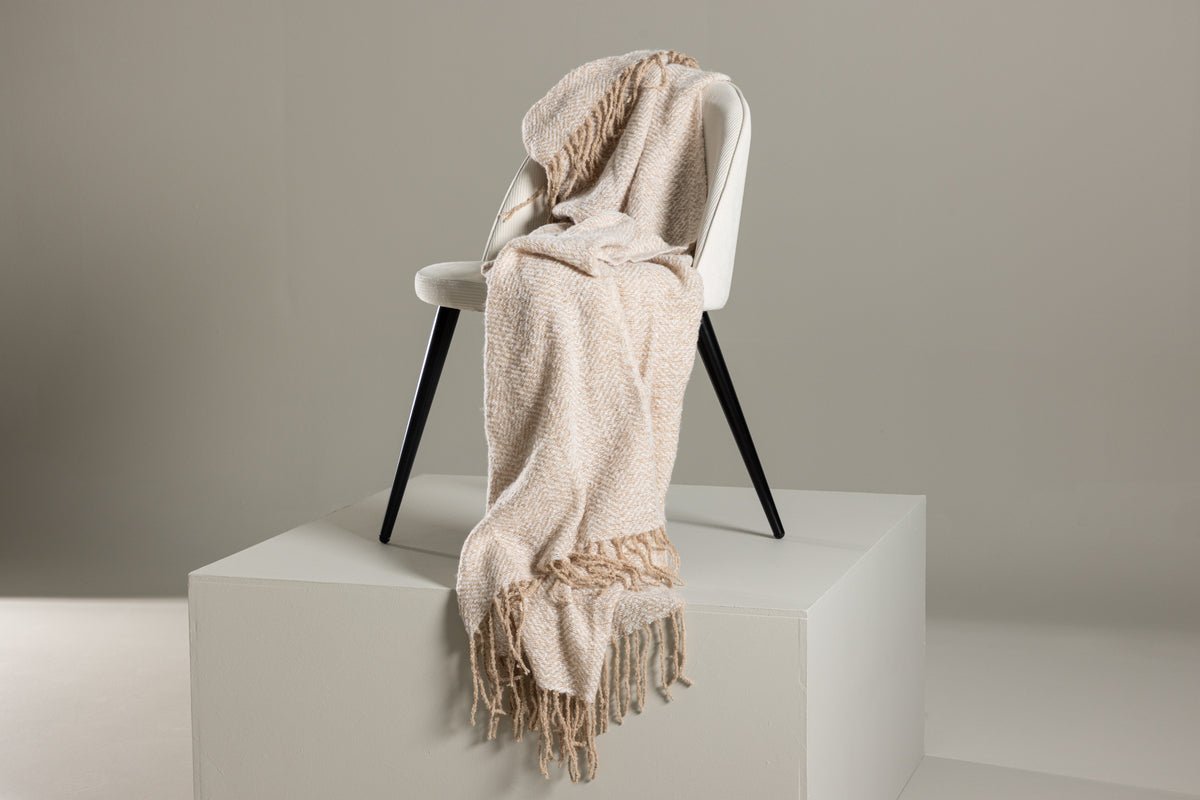 Couverture de jour Velora Beige – 170×130 cm avec franges et tissage structuré