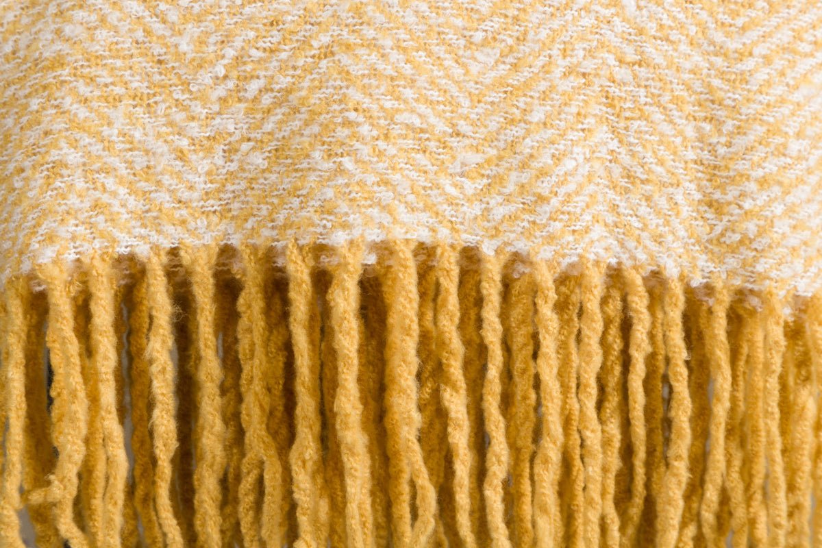 Couverture de jour Velora jaune – 170×130 cm avec franges et tissage structuré