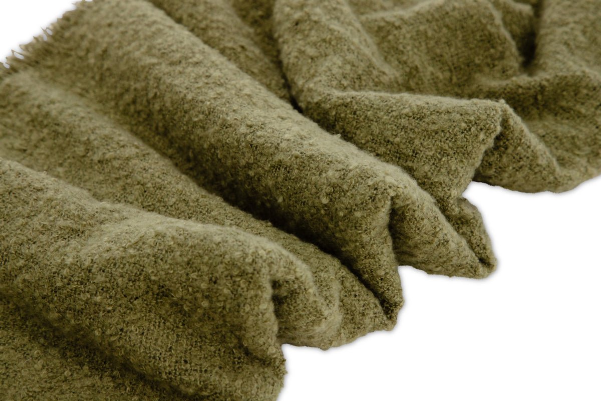 Couverture de jour Stanley vert mousse – 170×130 cm avec texture et franges