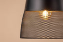 Suspension Jolina – en fer noir mat avec abat-jour en maille décoratif