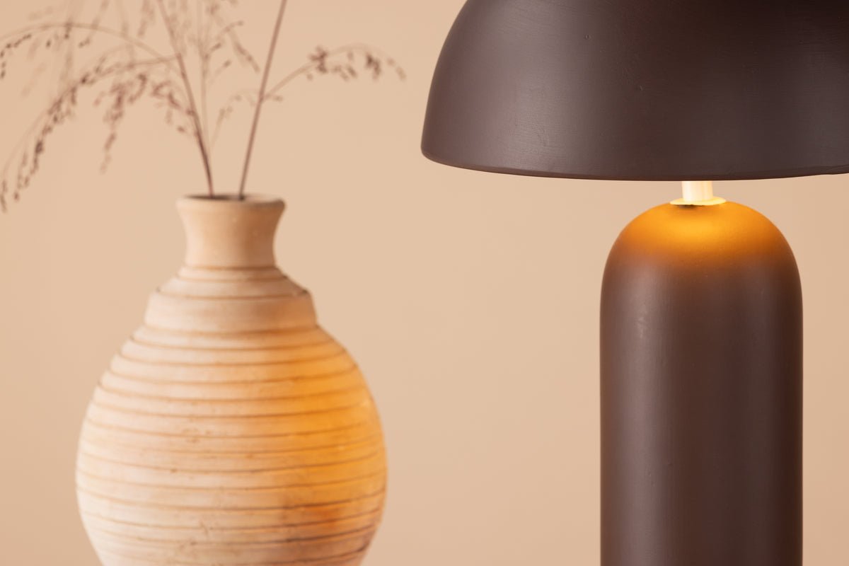 Lampe de table « Terranova » – Élégance en pierre brune avec abat-jour rond