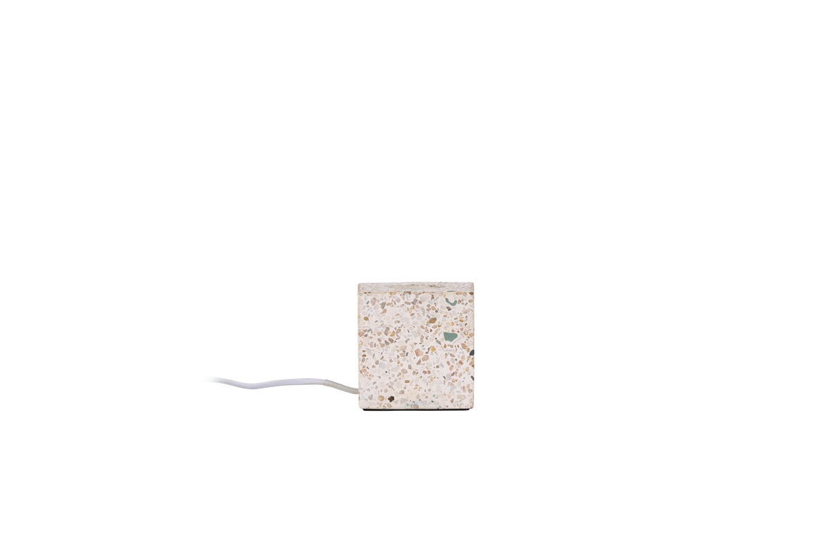 Tischlampe „Ricardo“ – Nordisches Design mit Terrazzo-Sockel in Würfelform