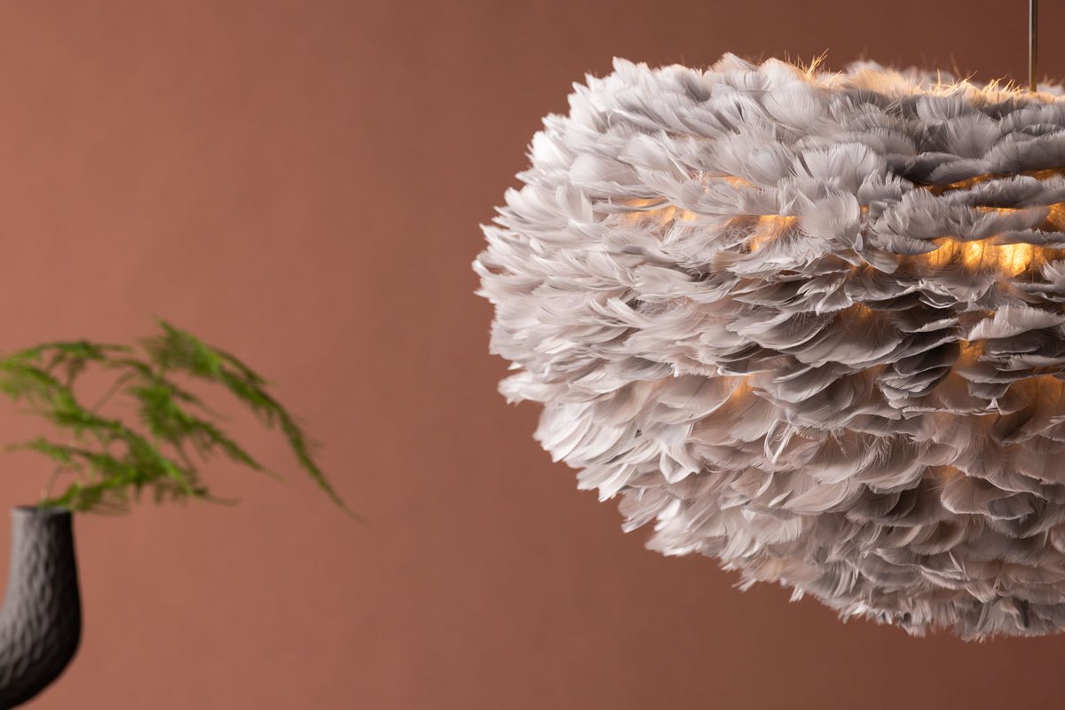 Pendelleuchte „Pilanesberg-Grau" – Lampenschirm aus künstlichen Federn