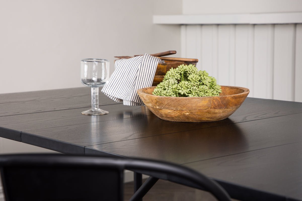 Table à manger Sorai - allie lignes épurées et élégance moderne