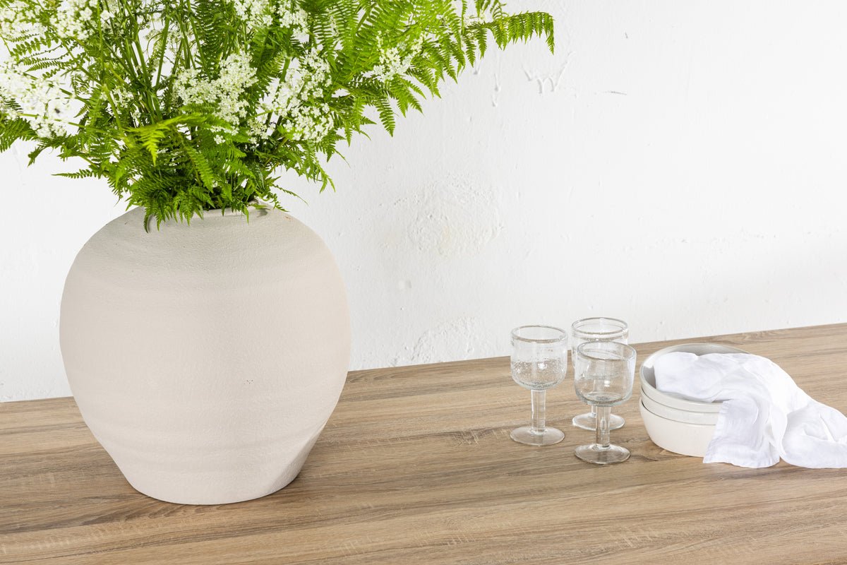 Table à manger Ahi - dans un charme rustique avec un look élégant