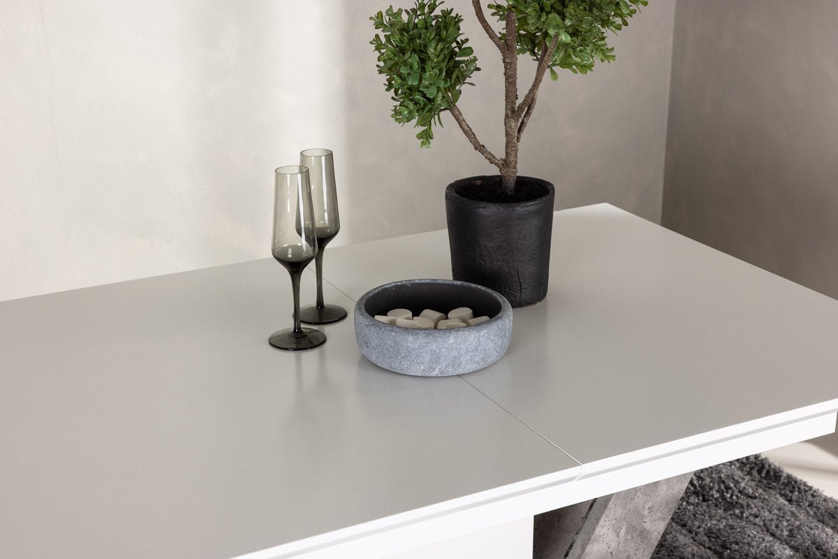 Table à manger Sihana - au design noble et distinctif