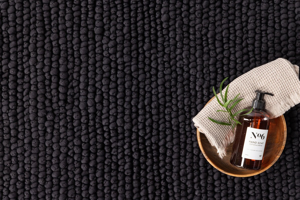 Tapis de bain Lembongan - en Blanc clair ou Noir