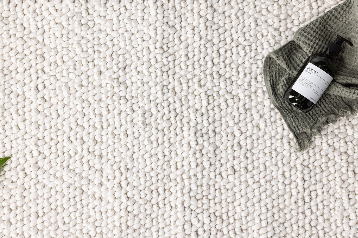 Tapis de bain Lembongan - en Blanc clair ou Noir