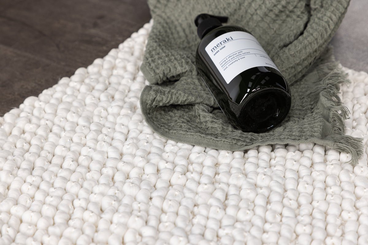 Tapis de bain Lembongan - en Blanc clair ou Noir