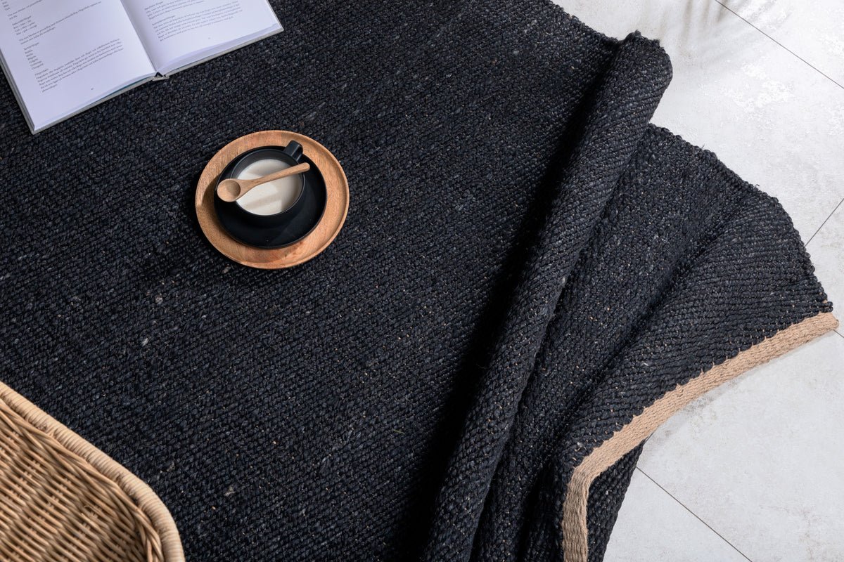 Tapis Malik – tissé à la main en Noir en jute